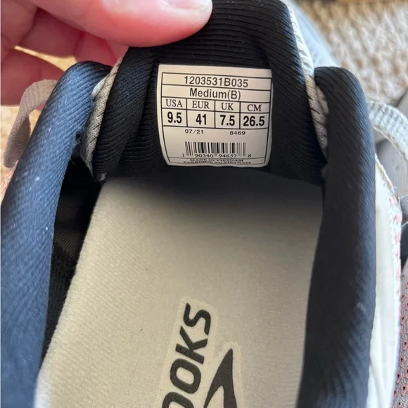 Brooks Women's Adrenaline GTS Shoes - Picture 7 of 7